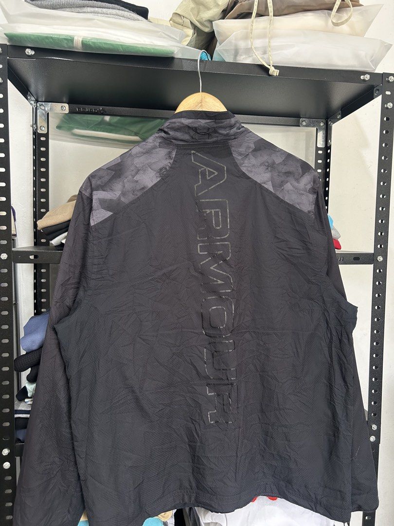 under armour light jacket (Category: Tshirts & Polo Shirts ) located in Cavite. Submitted by arvinroderos (Listing ID 1466018881, Image 2). Description: Under armour windbreaker 22x27 excellent minor paint stain 550.
