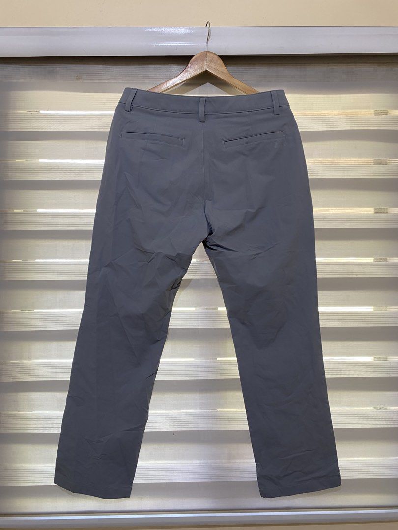UNDER ARMOUR MATCHPLAY TAPERED GOLF (Category: Trousers) located in Calapan. Submitted by metriowendell22 (Listing ID 1466021524, Image 3). Description: UNDER ARMOUR MATCHPLAY TAPERED GOLF 4WAY STRETCH Waist 33 Length 39 Like new No flaws.