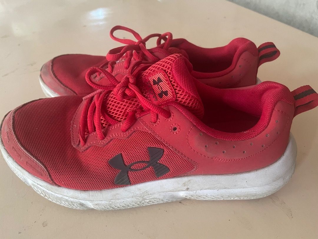 Under Armour Red Running Shoes Size US 8 (Category: Sneakers) located in Cavite. Submitted by mikah0711 (Listing ID 1466082104, Image 1). Description: - Brand: Under Armour - Color: Bright red with white soles - Size: US 8 / UK 7 / EUR 41 / CM 26 - Features: Breathable mesh upper, Comfort Deluxe System insoles, and convenient back pull tabs - Condition: Pre-owned with visible scuffs on the white rubber midsoles and normal wear on the bottom tread