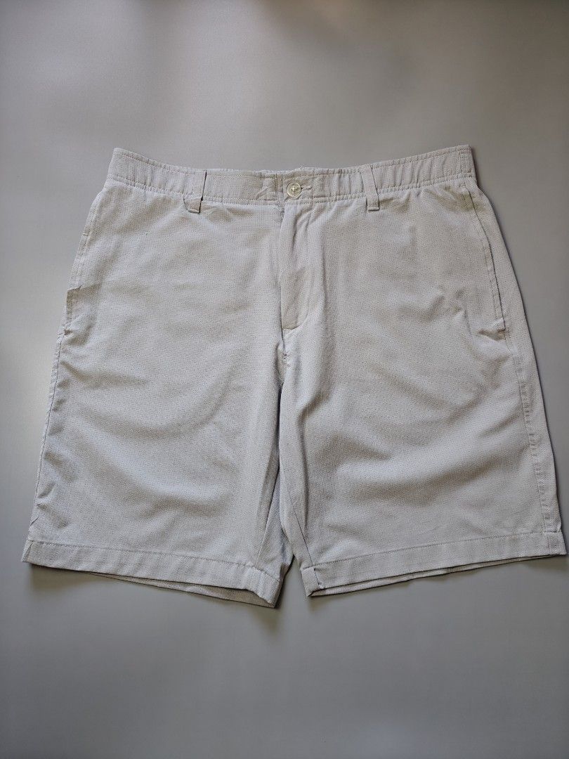 Under Armour Walkshorts (Category: Shorts) located in Alaminos. Submitted by paldonats (Listing ID 1465977361, Image 2). Description: ◾Size : 36 on tag ◾Dimes : W34", L19" ◾LIKENEW CONDITION! *Honest issue! Replaced with a different button see last photo. ◾WASHED W/ FABCON AND READY TO WEAR 🛒Price : + Shipping fee.