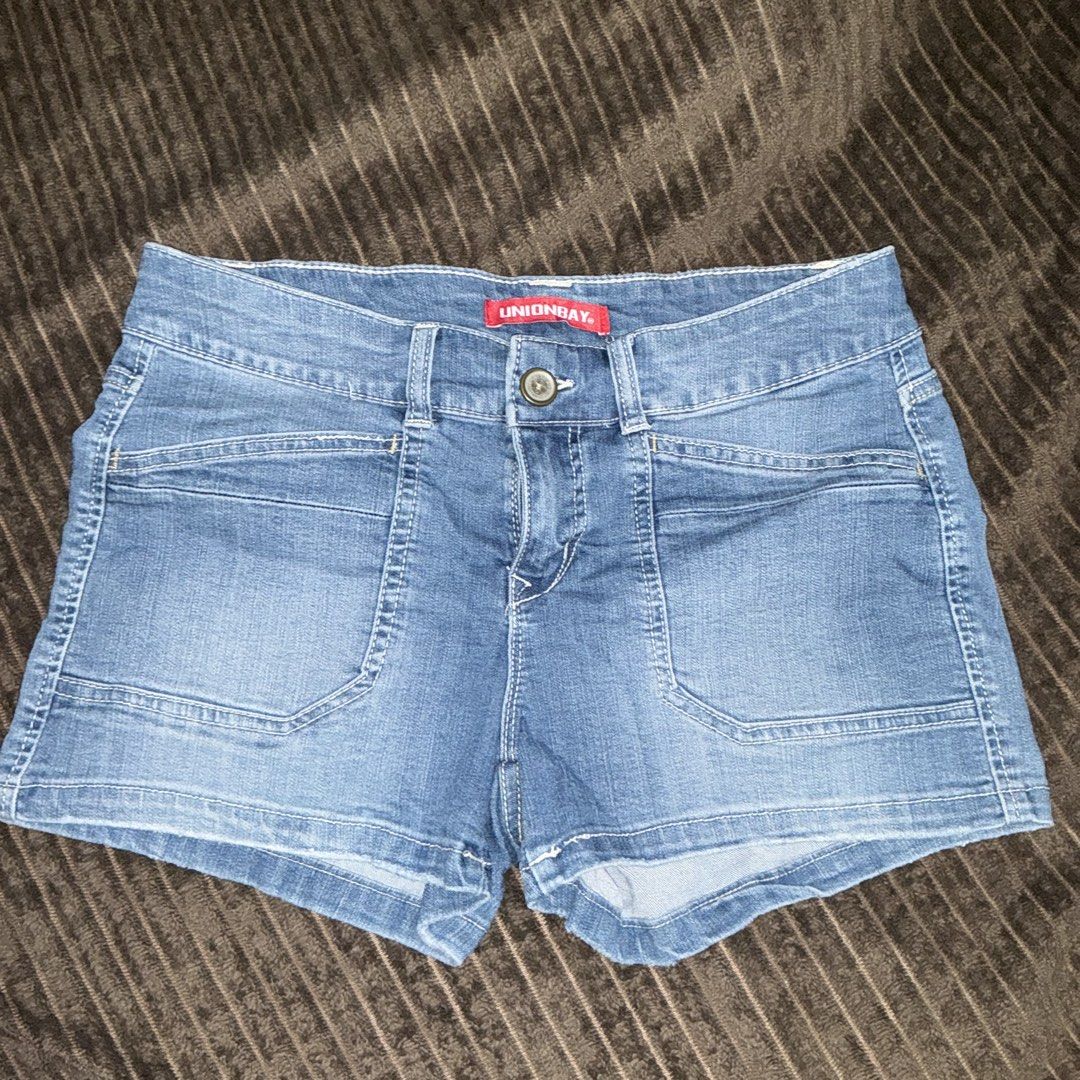 Unionbay Denim Shorts Size 7 (Category: Shorts) located in Quezon City. Submitted by puchi.cat (Listing ID 1465974990, Image 1). Description: - Brand: Unionbay - Size: 7 - Wash: Classic blue - Closure: Zip fly with front button fastening - Pockets: Front pockets and button-flap back pockets - Details: Red Unionbay logo label on the inner waistband and back pocket tag, Semi-stretchy can fit up to 30 waist. - Condition: Great staple piece for warm 