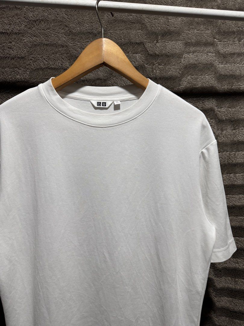 Uniqlo airism tee (Category: Tshirts & Polo Shirts ) located in Bulacan. Submitted by OG_Domsthrift (Listing ID 1466043027, Image 2). Description: Small on tag As new 21x26 No issue Color rate:10/10 .
