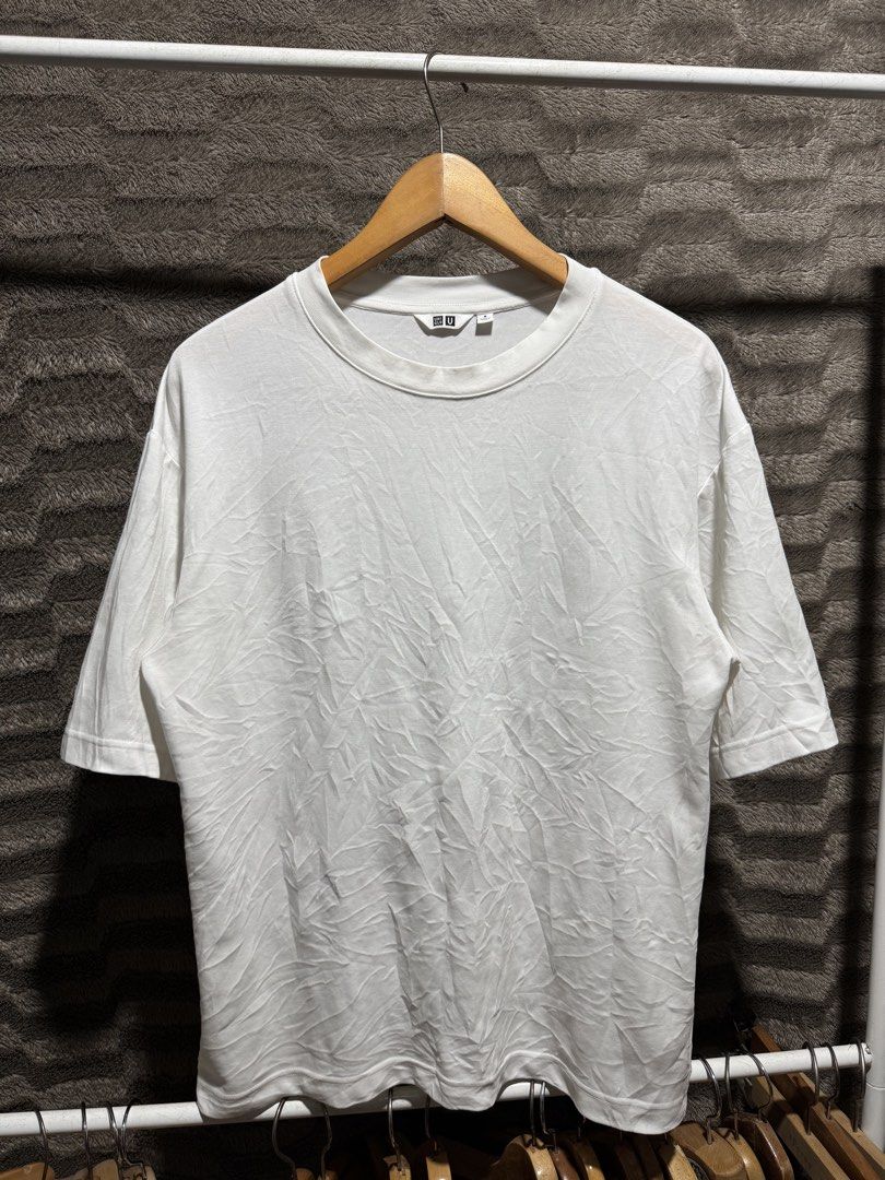 Uniqlo airism tee (Category: Tshirts & Polo Shirts ) located in Bulacan. Submitted by OG_Domsthrift (Listing ID 1466043055, Image 1). Description: Medium on tag As new 22x26 No issue Cut tag Color rate:10/10.