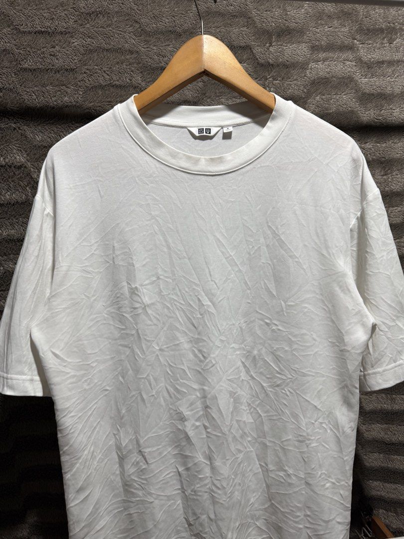 Uniqlo airism tee (Category: Tshirts & Polo Shirts ) located in Bulacan. Submitted by OG_Domsthrift (Listing ID 1466043055, Image 3). Description: Medium on tag As new 22x26 No issue Cut tag Color rate:10/10.