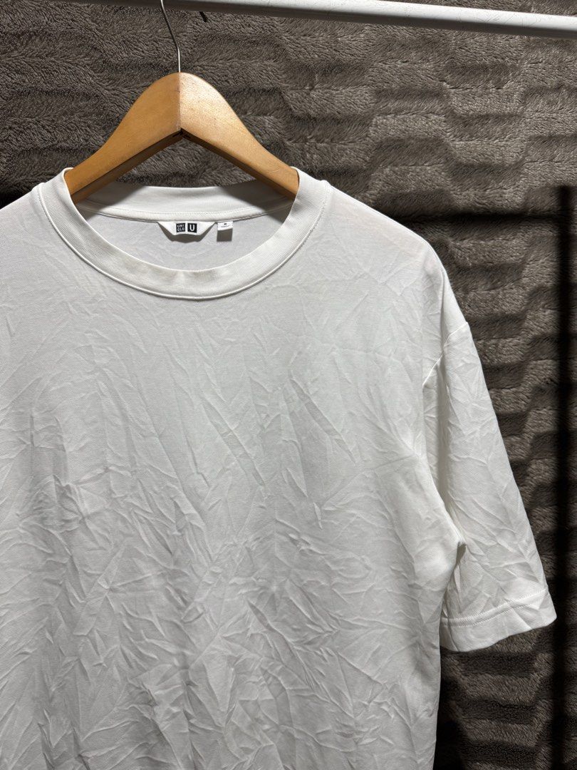 Uniqlo airism tee (Category: Tshirts & Polo Shirts ) located in Bulacan. Submitted by OG_Domsthrift (Listing ID 1466043055, Image 2). Description: Medium on tag As new 22x26 No issue Cut tag Color rate:10/10.