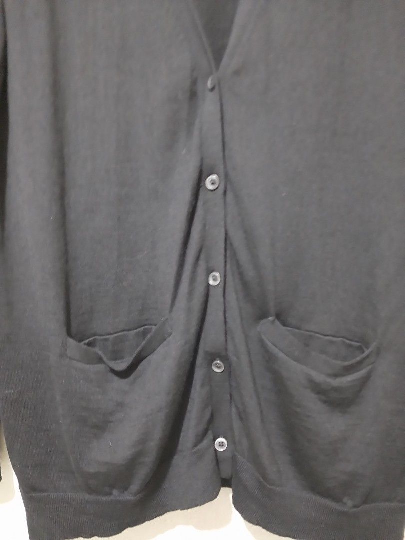 Uniqlo Black wool Cardigan (Category: Coats, Jackets and Outerwear) located in Manila. Submitted by PrinceDani.Clothing (Listing ID 1466105973, Image 3). Description: uniqlo black wool cardigan large 20in width 27in length excellent condition .