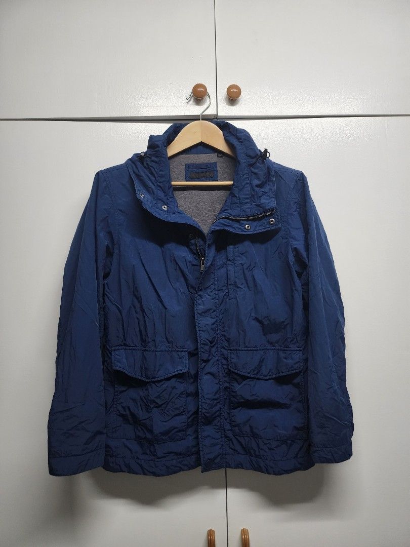 Uniqlo Blue Parka Jacket Size S (Category: Coats, Jackets and Outerwear) located in Manila. Submitted by ybn15 (Listing ID 1466120642, Image 1). Description: - Color: Blue - Pristine color condition - Size: Small (S) - Closure: Front zipper - Features: Hooded, front pockets, stylish grey lining, and button accents - Material: Lightweight outer fabric - Condition: Clean overall look - Best for: Everyday layering and breezy weather.