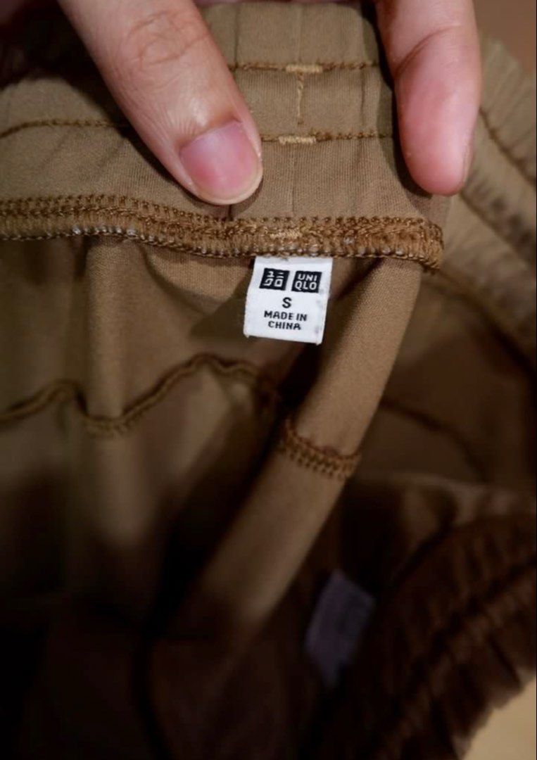Uniqlo Brown Jogger Pants Size S (Category: Joggers) located in Legazpi City. Submitted by gelo_tol (Listing ID 1466102757, Image 2). Description: FIRM PRICE of 500 rarely been used can ask for more pics js dm me can also vid call or meet up legazpi or daraga no issues, selling because di na sakin fit.