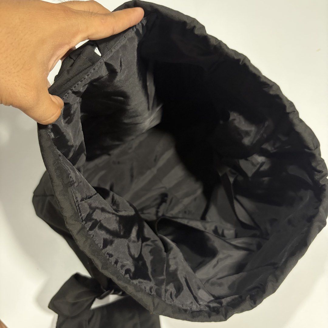 Uniqlo :C Soft Puffy Shoulder Bag (Category: Shoulder Bags) located in Magalang. Submitted by luxgood18 (Listing ID 1466115741, Image 3). Description: Excellent condition All details are shown in the photos. Please check the pictures carefully for the item’s condition and details..
