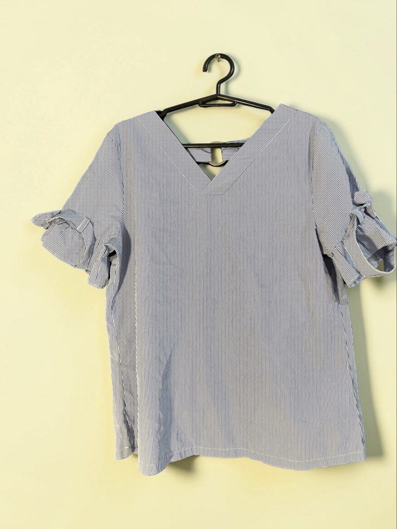 Uniqlo Dark Grey Button Down Shirt (Category: Shirts) located in Manila. Submitted by kharzz (Listing ID 1465972213, Image 2). Description: ✨ Preloved gems looking for a new home 👗 Dresses | Skirts | Tops 📍 Bulacan based 💳COD / PF 🛵 (Lalamove/Pick up) ✉️ DM for measurements & inquiries 💌 59 pesos.