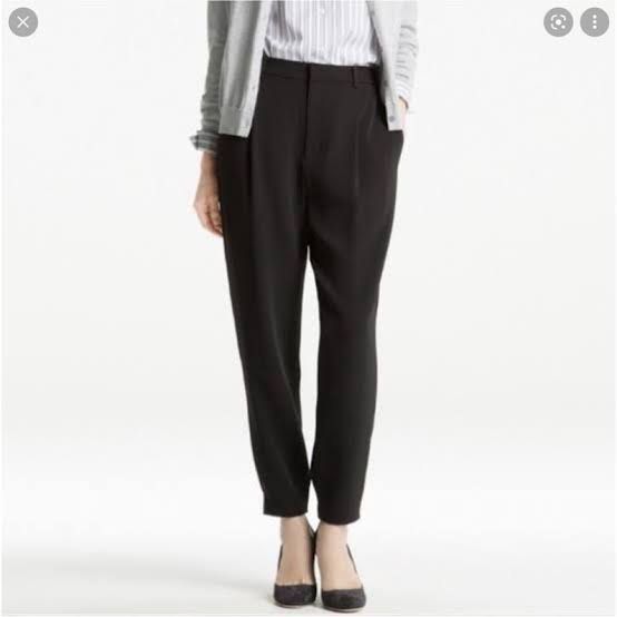 Uniqlo drape jogger pants (Category: Other Bottoms) located in Makati City. Submitted by go_thrifty (Listing ID 1466103992, Image 1). Description: Uniqlo drape jogger pants 𝙎𝙞𝙯𝙚: 26, length 30 𝘾𝙤𝙣𝙙𝙞𝙩𝙞𝙤𝙣: Like new✨ 🏷️450 📍 𝙇𝙤𝙘𝙖𝙩𝙞𝙤𝙣: Quirino Province 🚛 𝘾𝙤𝙪𝙧𝙞𝙚𝙧: J&T Express / JRS Express 💳 𝙁𝙞𝙧𝙨𝙩 𝙩𝙤 𝙥𝙖𝙮, 𝙜𝙚𝙩𝙨 𝙩𝙝𝙚 𝙞𝙩𝙚𝙢 ⚠️ 𝙉𝙤 𝙍𝙚𝙩𝙪𝙧𝙣/𝙍𝙚𝙛𝙪𝙣𝙙 🚫 𝙉𝙊 𝙏𝙊 𝙄𝙍𝙍𝙀𝙎𝙋𝙊𝙉𝙎𝙄𝘽𝙇𝙀 𝘽𝙐𝙔�