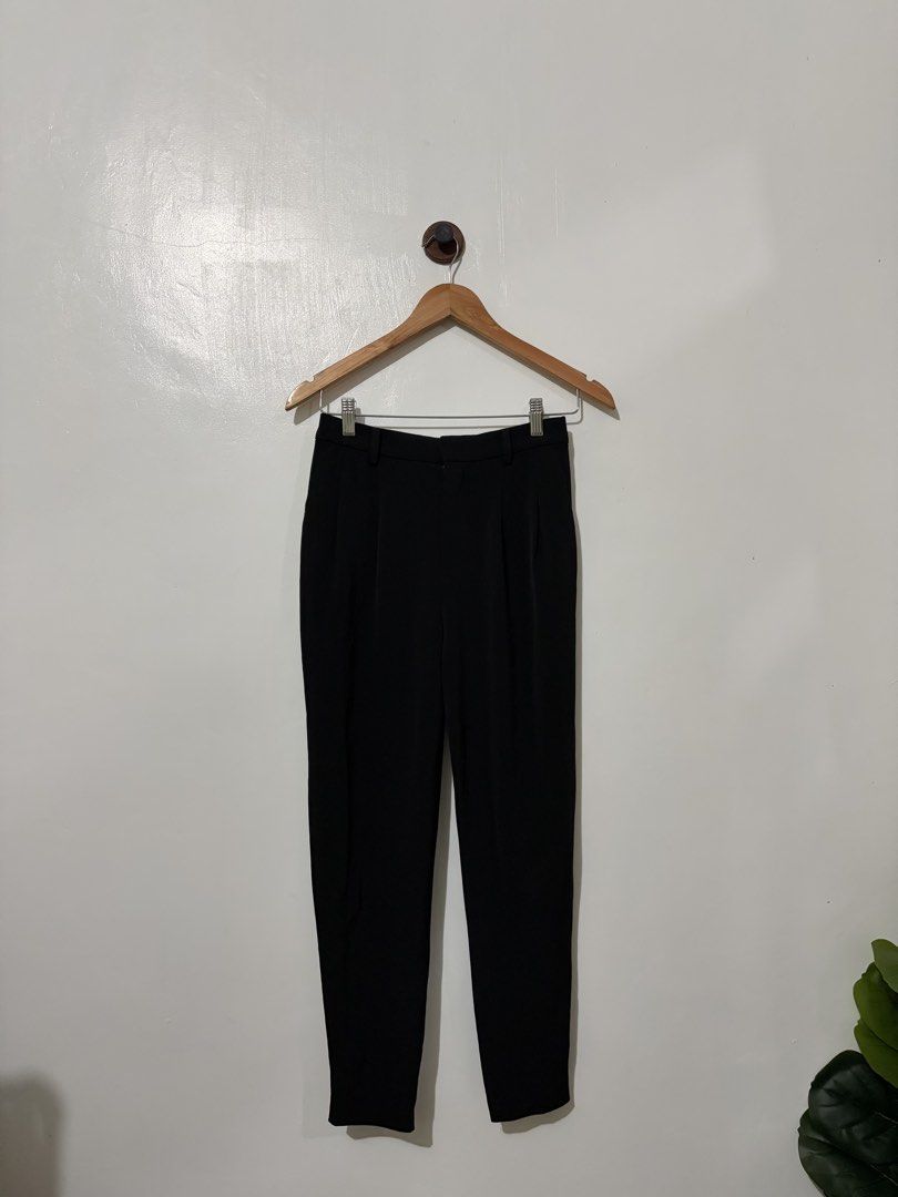 Uniqlo drape jogger pants (Category: Other Bottoms) located in Makati City. Submitted by go_thrifty (Listing ID 1466103992, Image 2). Description: Uniqlo drape jogger pants 𝙎𝙞𝙯𝙚: 26, length 30 𝘾𝙤𝙣𝙙𝙞𝙩𝙞𝙤𝙣: Like new✨ 🏷️450 📍 𝙇𝙤𝙘𝙖𝙩𝙞𝙤𝙣: Quirino Province 🚛 𝘾𝙤𝙪𝙧𝙞𝙚𝙧: J&T Express / JRS Express 💳 𝙁𝙞𝙧𝙨𝙩 𝙩𝙤 𝙥𝙖𝙮, 𝙜𝙚𝙩𝙨 𝙩𝙝𝙚 𝙞𝙩𝙚𝙢 ⚠️ 𝙉𝙤 𝙍𝙚𝙩𝙪𝙧𝙣/𝙍𝙚𝙛𝙪𝙣𝙙 🚫 𝙉𝙊 𝙏𝙊 𝙄𝙍𝙍𝙀𝙎𝙋𝙊𝙉𝙎𝙄𝘽𝙇𝙀 𝘽𝙐𝙔�