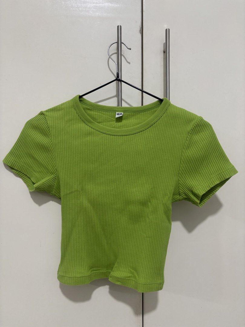 Uniqlo Green Tank Top (Category: Shirts) located in Manila. Submitted by archivemae (Listing ID 1466082432, Image 1). Description: - Used 1-2 times only - Green cropped t-shirt - Size S but fits XS-S - RFS: Decluttering - Delivery fee care of buyer Send a DM for questions and negotiation 💌.
