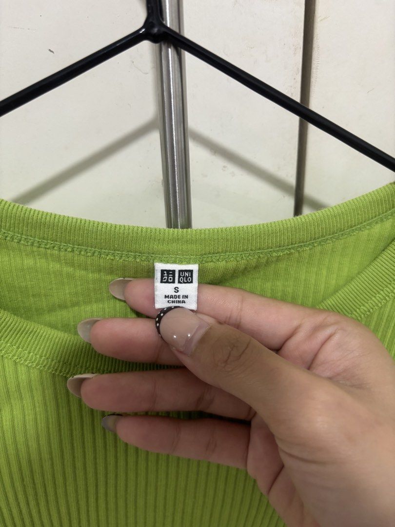 Uniqlo Green Tank Top (Category: Shirts) located in Manila. Submitted by archivemae (Listing ID 1466082432, Image 2). Description: - Used 1-2 times only - Green cropped t-shirt - Size S but fits XS-S - RFS: Decluttering - Delivery fee care of buyer Send a DM for questions and negotiation 💌.