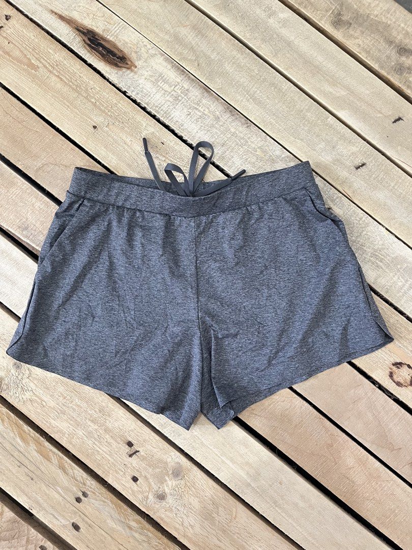 Uniqlo Heather Gray Active Drawstring Shorts - Size M (Category: Shorts) located in Santa Rosa. Submitted by thrifty_bev (Listing ID 1465987342, Image 1). Description: Uniqlo Heather Gray Active Drawstring Shorts - Size M ₱350 Loc: Santa Rosa, Nueva Ecija MOD: Shapee Checkout MOP: Payment first via Maribank (No COD) .