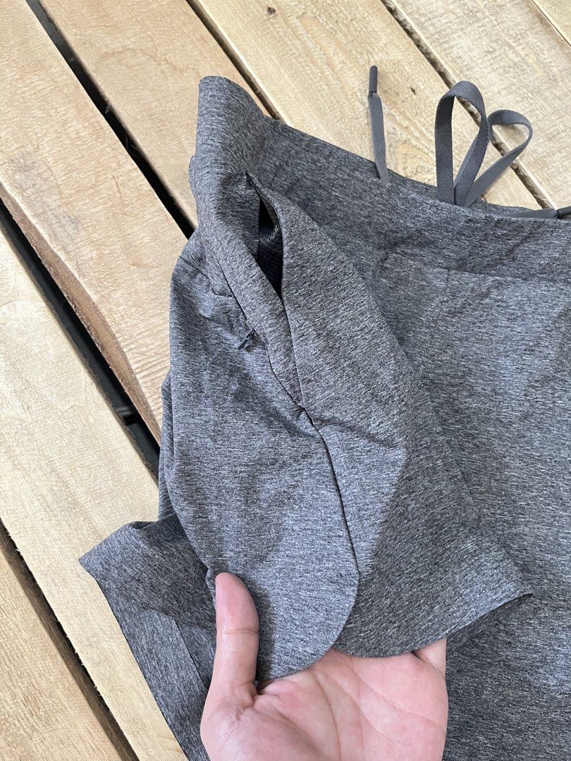 Uniqlo Heather Gray Active Drawstring Shorts - Size M (Category: Shorts) located in Santa Rosa. Submitted by thrifty_bev (Listing ID 1465987342, Image 3). Description: Uniqlo Heather Gray Active Drawstring Shorts - Size M ₱350 Loc: Santa Rosa, Nueva Ecija MOD: Shapee Checkout MOP: Payment first via Maribank (No COD) .