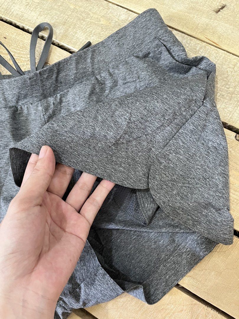 Uniqlo Heather Gray Active Drawstring Shorts - Size M (Category: Shorts) located in Santa Rosa. Submitted by thrifty_bev (Listing ID 1465987342, Image 2). Description: Uniqlo Heather Gray Active Drawstring Shorts - Size M ₱350 Loc: Santa Rosa, Nueva Ecija MOD: Shapee Checkout MOP: Payment first via Maribank (No COD) .
