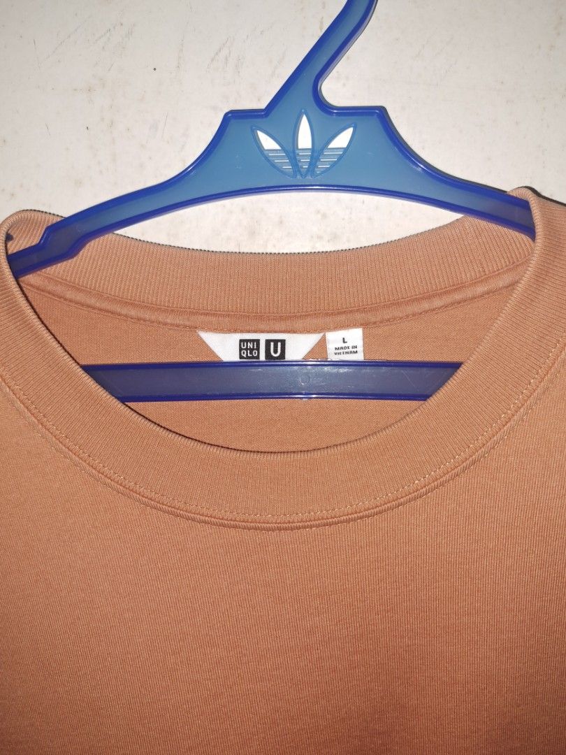 Uniqlo Longsleeve (Category: Coats, Jackets and Outerwear) located in Calamba. Submitted by eboyshop (Listing ID 1466066211, Image 2). Description: 29x20.