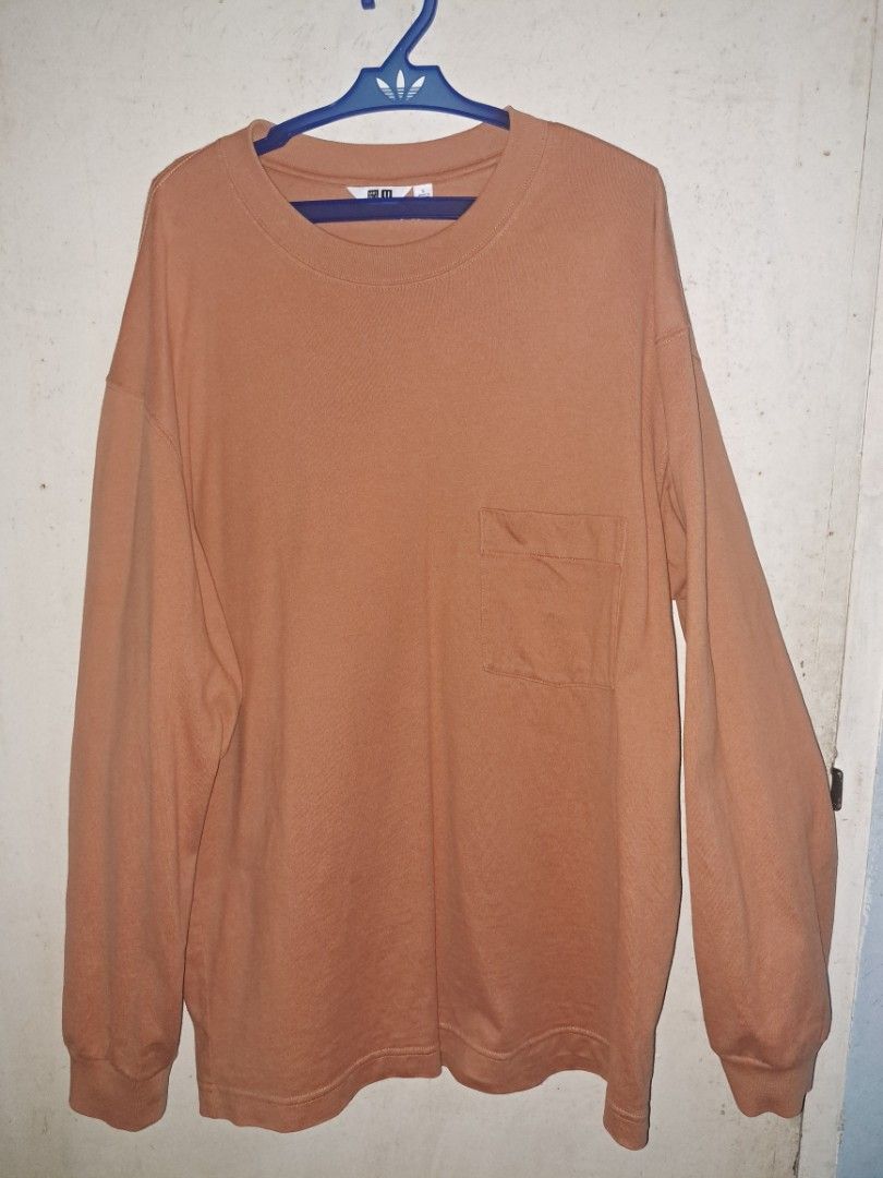 Uniqlo Longsleeve (Category: Coats, Jackets and Outerwear) located in Calamba. Submitted by eboyshop (Listing ID 1466066211, Image 1). Description: 29x20.