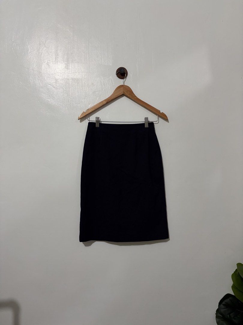 Uniqlo Mini skirt (Category: Skirts) located in Makati City. Submitted by go_thrifty (Listing ID 1466152373, Image 2). Description: Uniqlo Mini skirt 𝙎𝙞𝙯𝙚: 26, length22.5 𝘾𝙤𝙣𝙙𝙞𝙩𝙞𝙤𝙣: Like new✨ 🏷️350 📍 𝙇𝙤𝙘𝙖𝙩𝙞𝙤𝙣: Quirino Province 🚛 𝘾𝙤𝙪𝙧𝙞𝙚𝙧: J&T Express / JRS Express 💳 𝙁𝙞𝙧𝙨𝙩 𝙩𝙤 𝙥𝙖𝙮, 𝙜𝙚𝙩𝙨 𝙩𝙝𝙚 𝙞𝙩𝙚𝙢 ⚠️ 𝙉𝙤 𝙍𝙚𝙩𝙪𝙧𝙣/𝙍𝙚𝙛𝙪𝙣𝙙 🚫 𝙉𝙊 𝙏𝙊 𝙄𝙍𝙍𝙀𝙎𝙋𝙊𝙉𝙎𝙄𝘽𝙇𝙀 𝘽𝙐𝙔𝙀𝙍/ 𝙅𝙊𝙔 𝙈𝙄𝙉𝙀𝙍