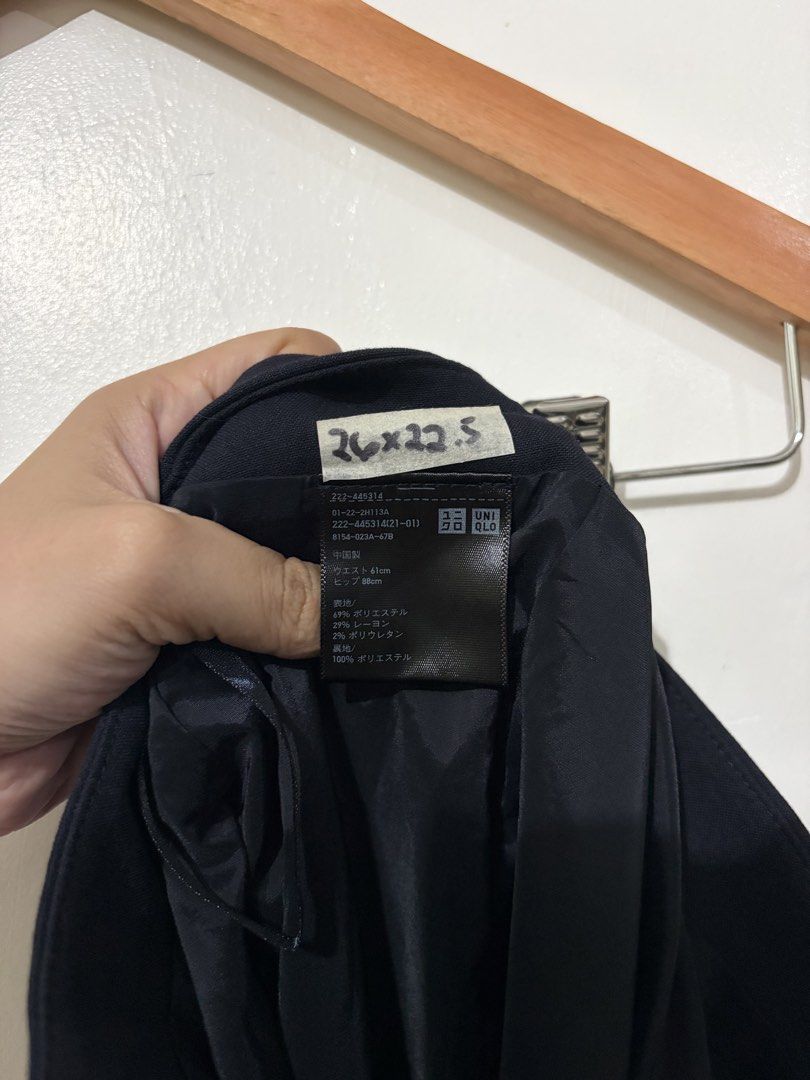 Uniqlo Mini skirt (Category: Skirts) located in Makati City. Submitted by go_thrifty (Listing ID 1466152373, Image 3). Description: Uniqlo Mini skirt 𝙎𝙞𝙯𝙚: 26, length22.5 𝘾𝙤𝙣𝙙𝙞𝙩𝙞𝙤𝙣: Like new✨ 🏷️350 📍 𝙇𝙤𝙘𝙖𝙩𝙞𝙤𝙣: Quirino Province 🚛 𝘾𝙤𝙪𝙧𝙞𝙚𝙧: J&T Express / JRS Express 💳 𝙁𝙞𝙧𝙨𝙩 𝙩𝙤 𝙥𝙖𝙮, 𝙜𝙚𝙩𝙨 𝙩𝙝𝙚 𝙞𝙩𝙚𝙢 ⚠️ 𝙉𝙤 𝙍𝙚𝙩𝙪𝙧𝙣/𝙍𝙚𝙛𝙪𝙣𝙙 🚫 𝙉𝙊 𝙏𝙊 𝙄𝙍𝙍𝙀𝙎𝙋𝙊𝙉𝙎𝙄𝘽𝙇𝙀 𝘽𝙐𝙔𝙀𝙍/ 𝙅𝙊𝙔 𝙈𝙄𝙉𝙀𝙍