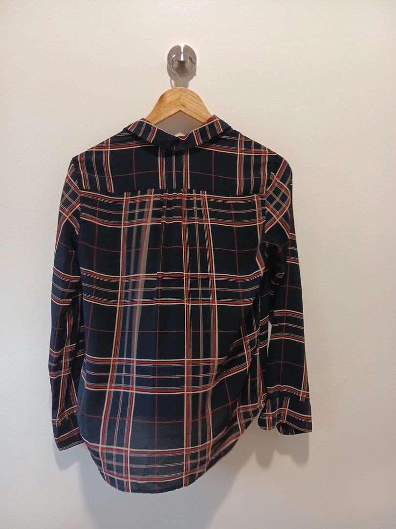Uniqlo Navy Blue Plaid Button Down Blouse Size M (Category: Blouses) located in Antipolo. Submitted by wisecat.4a7eea (Listing ID 1466043493, Image 2). Description: - Brand: Uniqlo - Item: Plaid Long Sleeve Button-Down Blouse - Color: Navy blue base with red and white plaid pattern - Size: Medium (Bust: 80-86cm, Height: 160/84A) - Material: 100% Polyester - Details: Collared neckline, button front, button cuffs, high-low curved hemline - Conditio