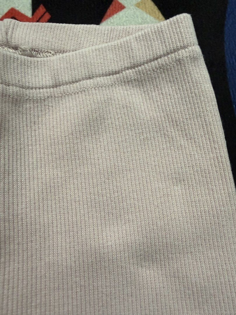 Uniqlo pink rib leggings (Category: Babies & Kids Fashion) located in Manila. Submitted by urbanwear (Listing ID 1466083021, Image 3). Description: .