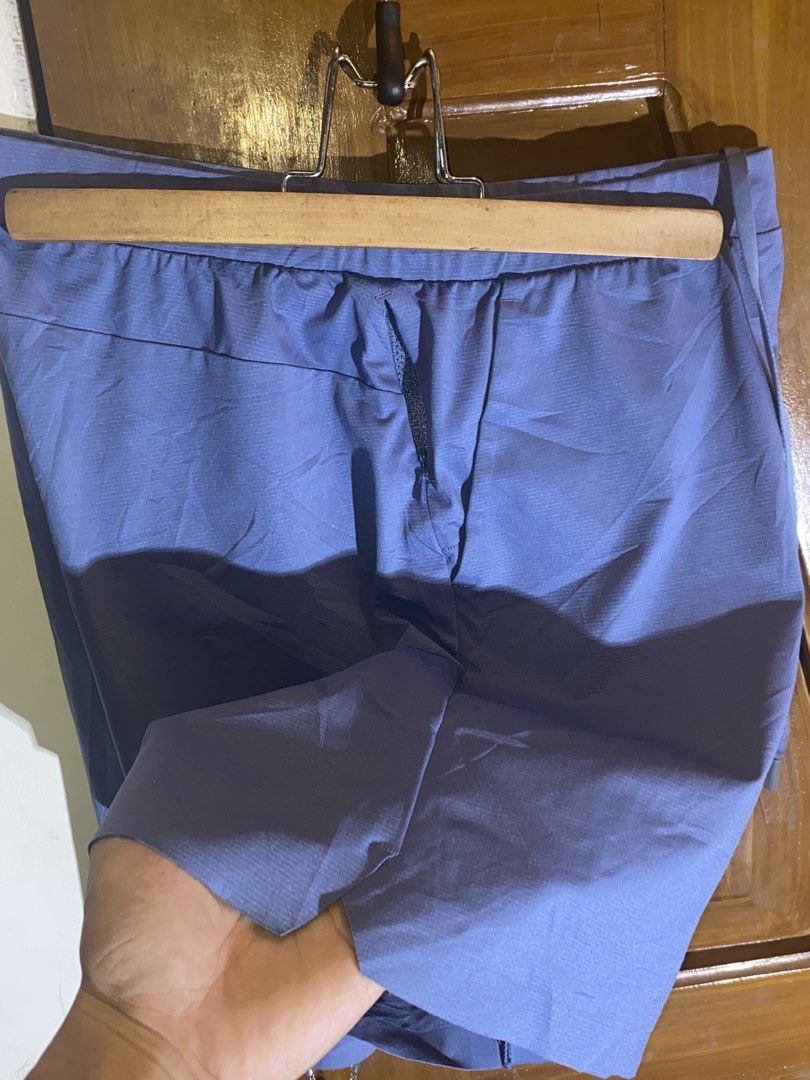 Uniqlo running short (Category: Activewear) located in Davao. Submitted by sellsell2002 (Listing ID 1466096190, Image 3). Description: Uniqlo running short Like new condition Waist 30-32 ₱380.