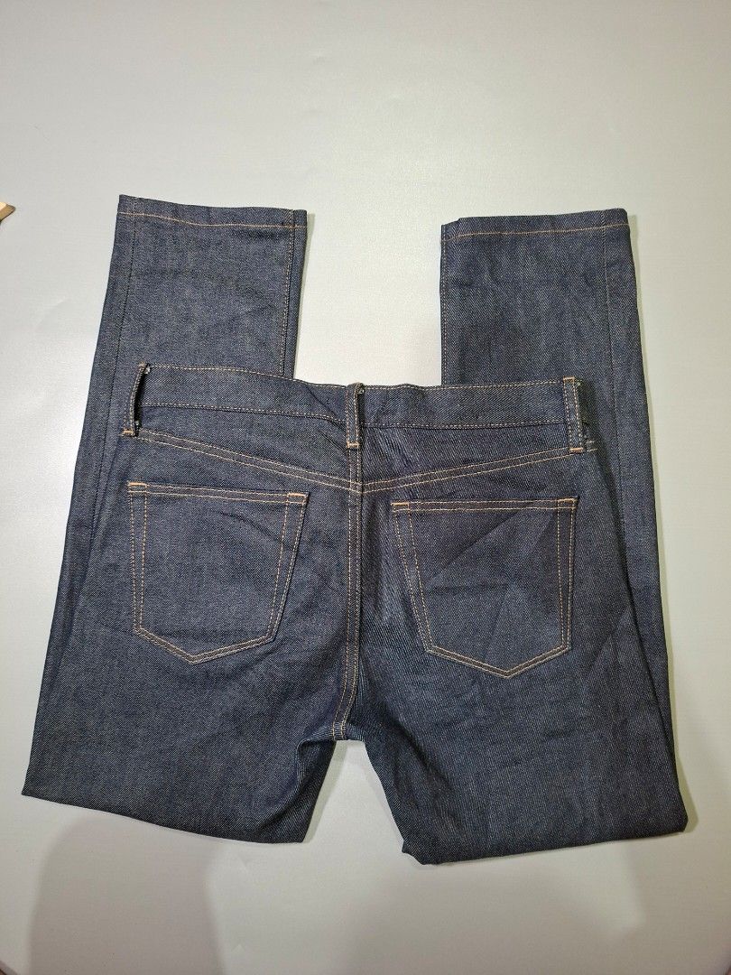 UNIQLO SELVEDGE JEANS (Category: Jeans) located in Dipolog. Submitted by elcatips420 (Listing ID 1466092807, Image 3). Description: UNIQLO SELVEDGE JEANS 31x38 NO ISSUE brand new condition.