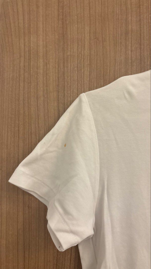 Uniqlo T-shirt (Category: Shirts) located in Pakil. Submitted by byvera (Listing ID 1466013324, Image 3). Description: .
