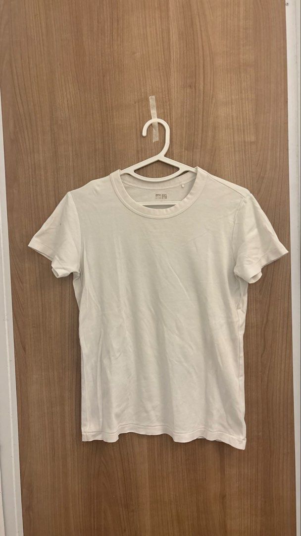 Uniqlo T-shirt (Category: Shirts) located in Pakil. Submitted by byvera (Listing ID 1466013324, Image 1). Description: .