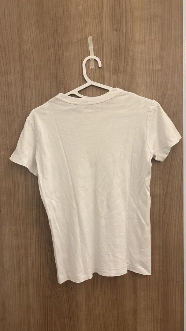 Uniqlo T-shirt (Category: Shirts) located in Pakil. Submitted by byvera (Listing ID 1466013324, Image 2). Description: .