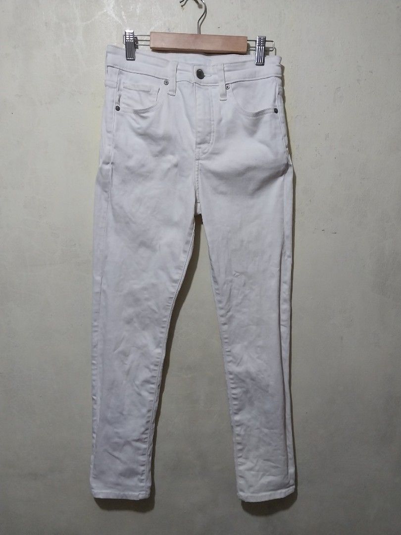 Uniqlo White denim jeans pants (Category: Jeans) located in Manila. Submitted by PrinceDani.Clothing (Listing ID 1465992363, Image 1). Description: uniqlo white denim pants Size 26-28in waist 36in length 5.5in leg opening excellent condition .