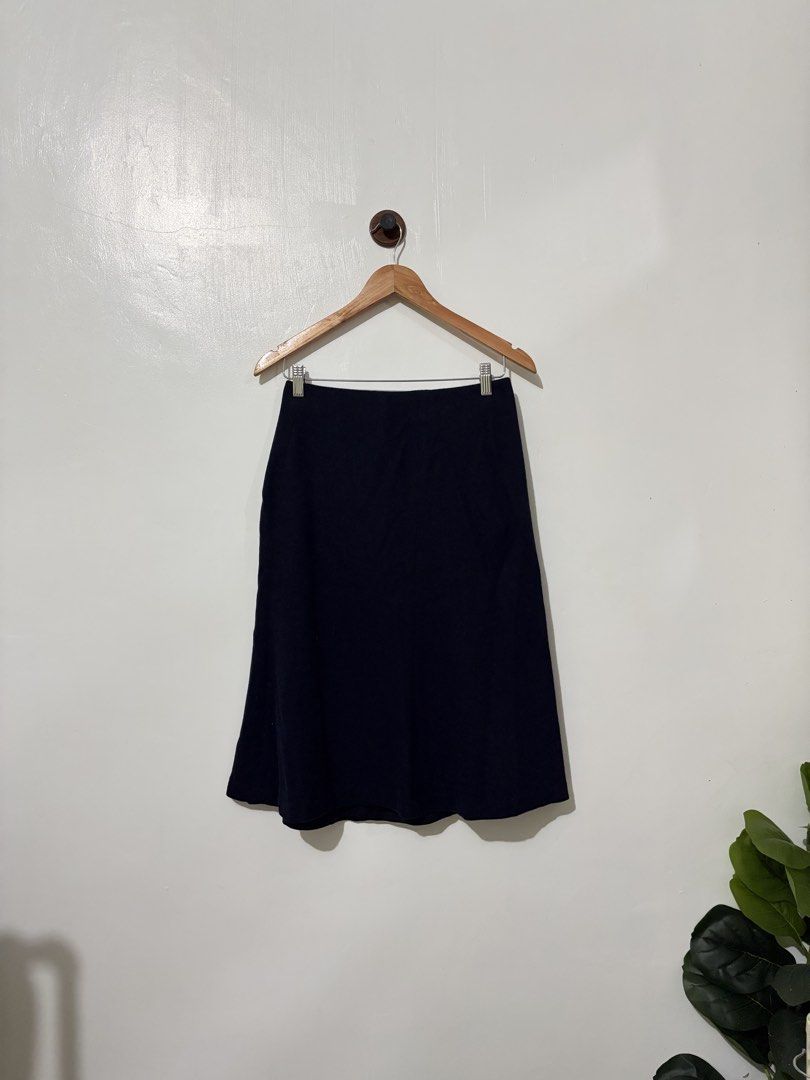 Uniqlo Wool Blend Flared Skirt (Category: Skirts) located in Makati City. Submitted by go_thrifty (Listing ID 1466152304, Image 2). Description: Uniqlo Wool Blend Flared Skirt 𝙎𝙞𝙯𝙚: Large 𝘾𝙤𝙣𝙙𝙞𝙩𝙞𝙤𝙣: Like new✨Navy with inner 🏷️380 📍 𝙇𝙤𝙘𝙖𝙩𝙞𝙤𝙣: Quirino Province 🚛 𝘾𝙤𝙪𝙧𝙞𝙚𝙧: J&T Express / JRS Express 💳 𝙁𝙞𝙧𝙨𝙩 𝙩𝙤 𝙥𝙖𝙮, 𝙜𝙚𝙩𝙨 𝙩𝙝𝙚 𝙞𝙩𝙚𝙢 ⚠️ 𝙉𝙤 𝙍𝙚𝙩𝙪𝙧𝙣/𝙍𝙚𝙛𝙪𝙣𝙙 🚫 𝙉𝙊 𝙏𝙊 𝙄𝙍𝙍𝙀𝙎𝙋𝙊𝙉𝙎𝙄𝘽𝙇