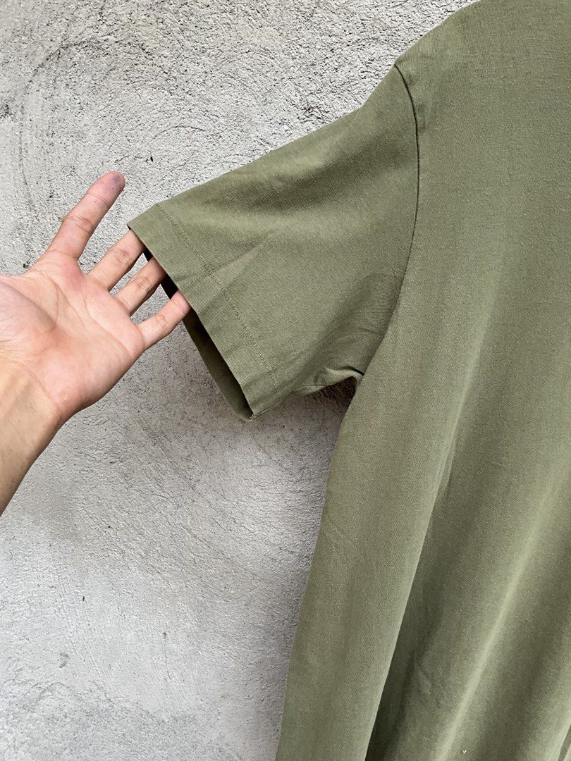 Uniqlo x kaws single stitch all over (Category: Tshirts & Polo Shirts ) located in Polangui. Submitted by thruftgineer (Listing ID 1466039518, Image 3). Description: vintage???w.