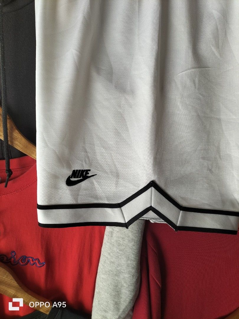 unisex (Category: Shorts) located in Baler. Submitted by jaydeebaltazar (Listing ID 1466014464, Image 3). Description: ventage nike good excellent no issue above the knee size: 26to32.