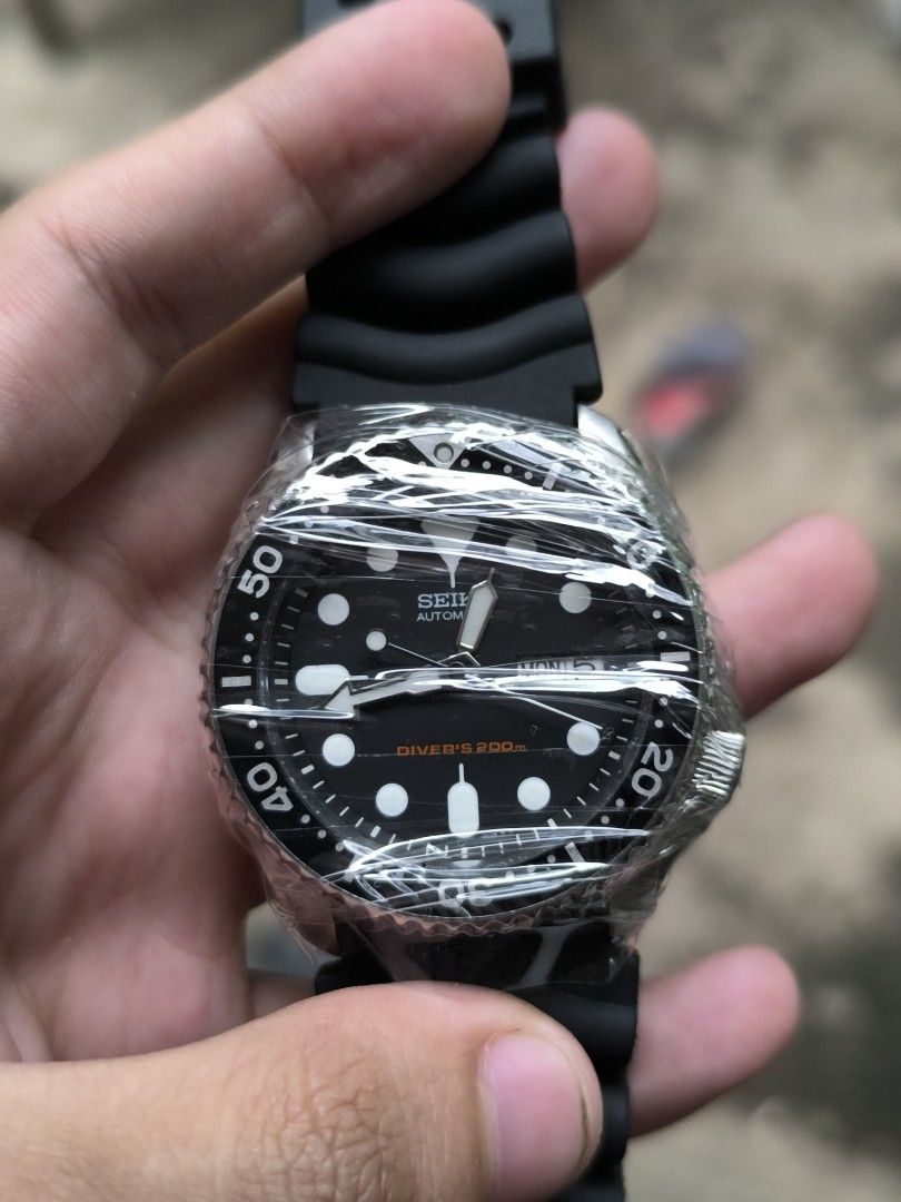 UNUSED SEIKO SKX007K (Category: Men's Watches) located in Iriga City. Submitted by chris569 (Listing ID 1466060167, Image 2). Description: FOR SALE ❗❗ Unused / Unworn (New Old Stock) Seiko SKX007K Price: 15k 42mm case diameter 7s26 automatic movement All original, including the Z22 rubber strap with box and papers Issue: Runs when shaken but does not hold power reserve. Needs a standard service due to long-term storage. Iriga City, Camarines Sur 