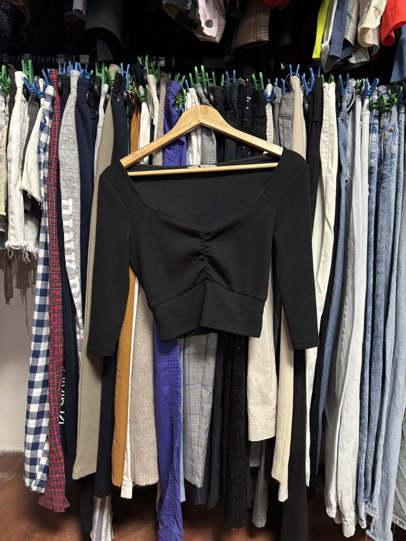 Urban revivo (Category: Blouses) located in Pila. Submitted by isabelasthriftclothes (Listing ID 1466045599, Image 1). Description: .