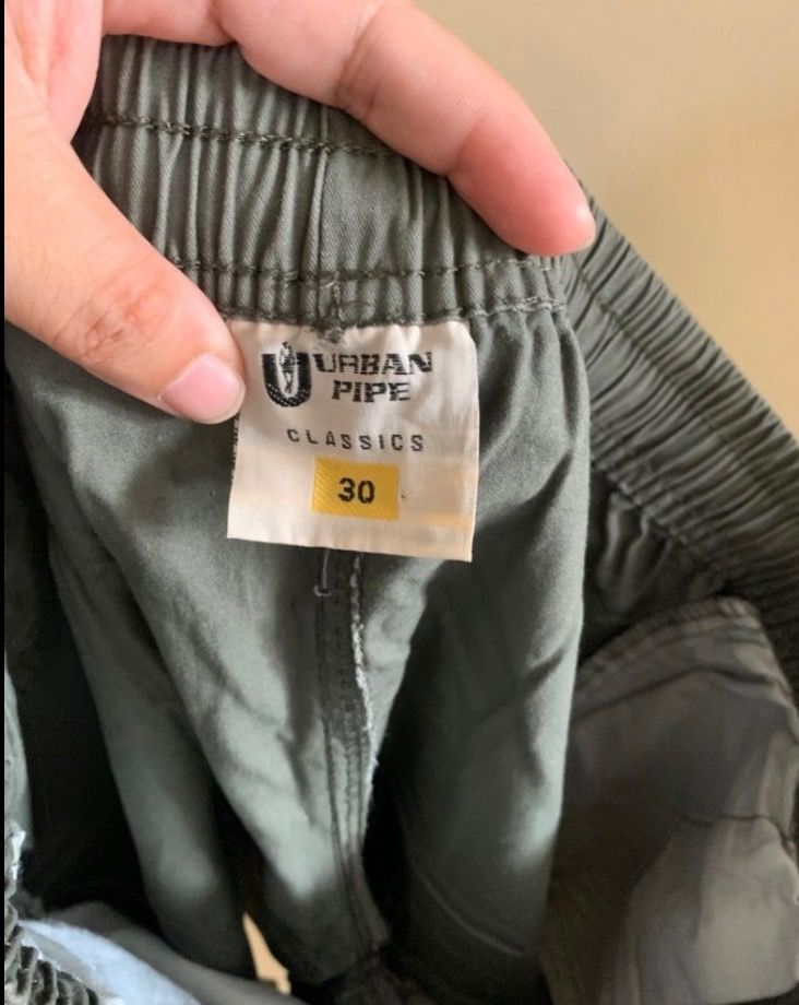 Urban Shorts Unisex (Category: Shorts) located in Valenzuela. Submitted by clickandshoppreloved (Listing ID 1466038237, Image 3). Description: Urban Shorts Unisex Onhand, (30 size ontag) Waist : 28in Height: 16 Color : Dark Grey (Excellent Condition, Good As New Never Been Used).