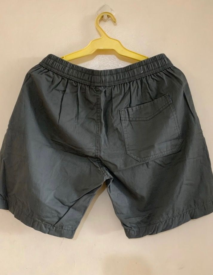 Urban Shorts Unisex (Category: Shorts) located in Valenzuela. Submitted by clickandshoppreloved (Listing ID 1466038237, Image 2). Description: Urban Shorts Unisex Onhand, (30 size ontag) Waist : 28in Height: 16 Color : Dark Grey (Excellent Condition, Good As New Never Been Used).