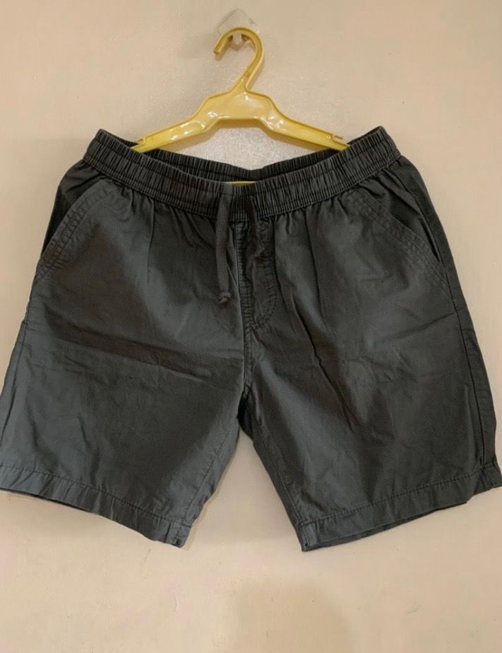 Urban Shorts Unisex (Category: Shorts) located in Valenzuela. Submitted by clickandshoppreloved (Listing ID 1466038237, Image 1). Description: Urban Shorts Unisex Onhand, (30 size ontag) Waist : 28in Height: 16 Color : Dark Grey (Excellent Condition, Good As New Never Been Used).