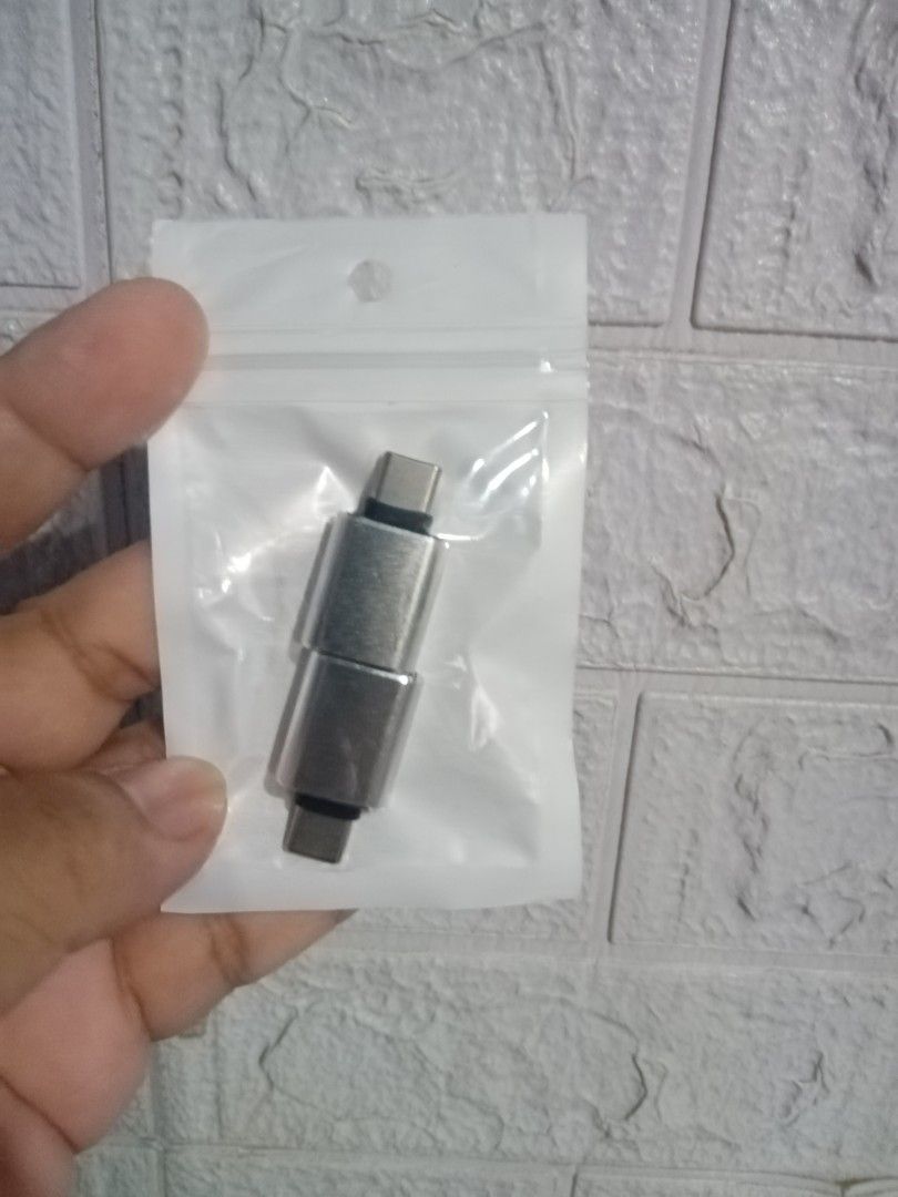 USB C adapter, per piece (Category: Other Mobile & Gadget Accessories) located in Caloocan City. Submitted by 4kidsstore (Listing ID 1465987082, Image 1). Description: .