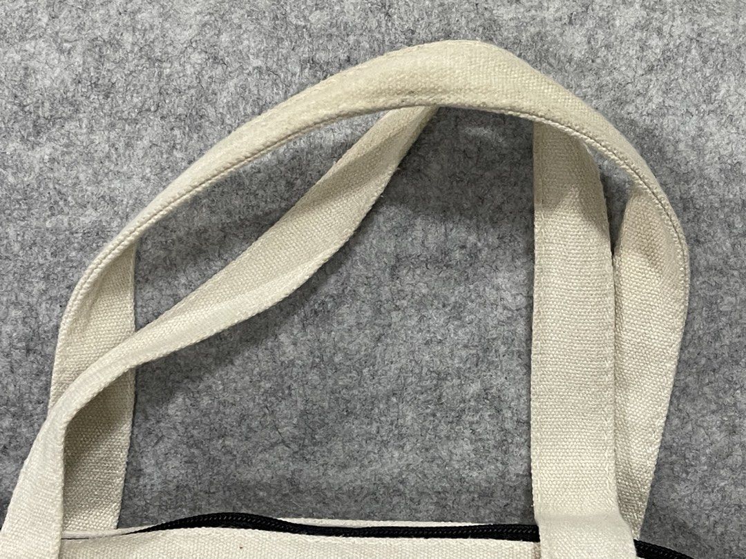 vans (Category: Sling Bags) located in Calamba. Submitted by thriftingoverload (Listing ID 1466075866, Image 3). Description: plus shipping fee.