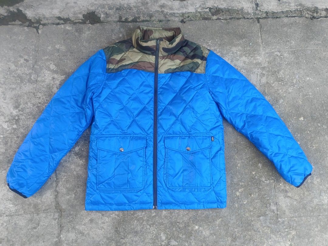 VANS BOMBER JACKET (Category: Coats, Jackets and Outerwear) located in Alabat. Submitted by hanmichael20810 (Listing ID 1465994197, Image 2). Description: vans diamond cut bomber jacket size medium to large excellent condition no issue 650 only location calamba laguna..