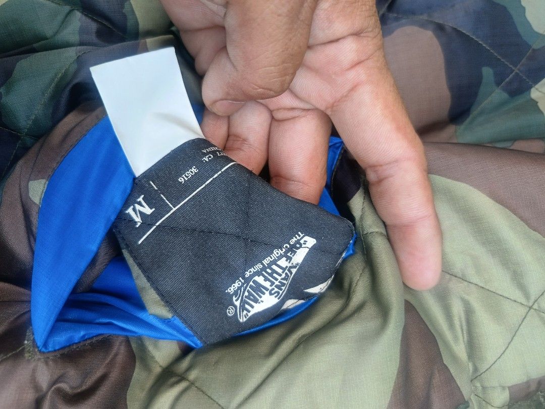 VANS BOMBER JACKET (Category: Coats, Jackets and Outerwear) located in Alabat. Submitted by hanmichael20810 (Listing ID 1465994197, Image 3). Description: vans diamond cut bomber jacket size medium to large excellent condition no issue 650 only location calamba laguna..