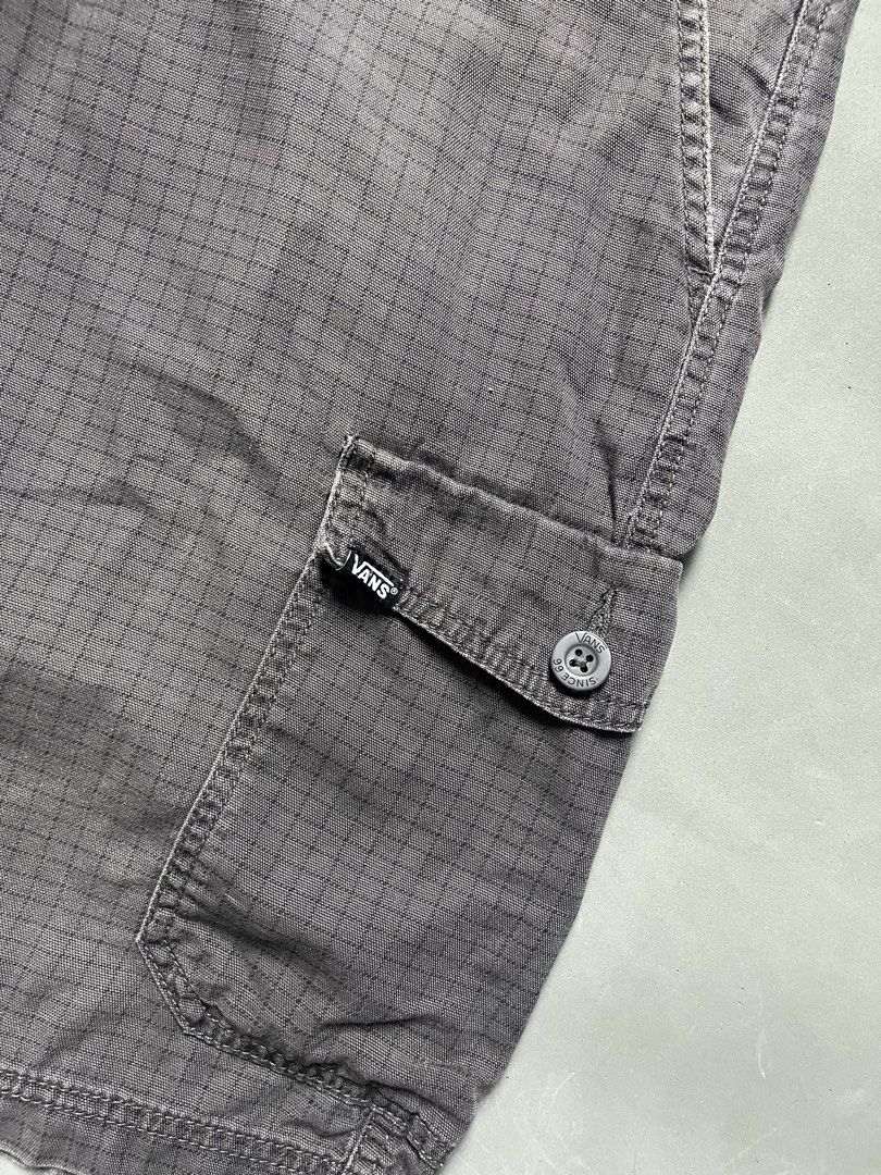 VANS CARGO SHORT (Category: Shorts) located in Quezon City. Submitted by kentstuff (Listing ID 1466072570, Image 2). Description: VANS CARGO SHORT Waist: 40-42 Length: 21.5 Leg opening: 12 Condition: Excellent CR: 9/10 Issue: ❌ DISCLAIMER: This is a thrifted item. All brands, logos, and trademarks belong to their rightful owners. We’re here to rehome great pieces — no brand affiliation intended.