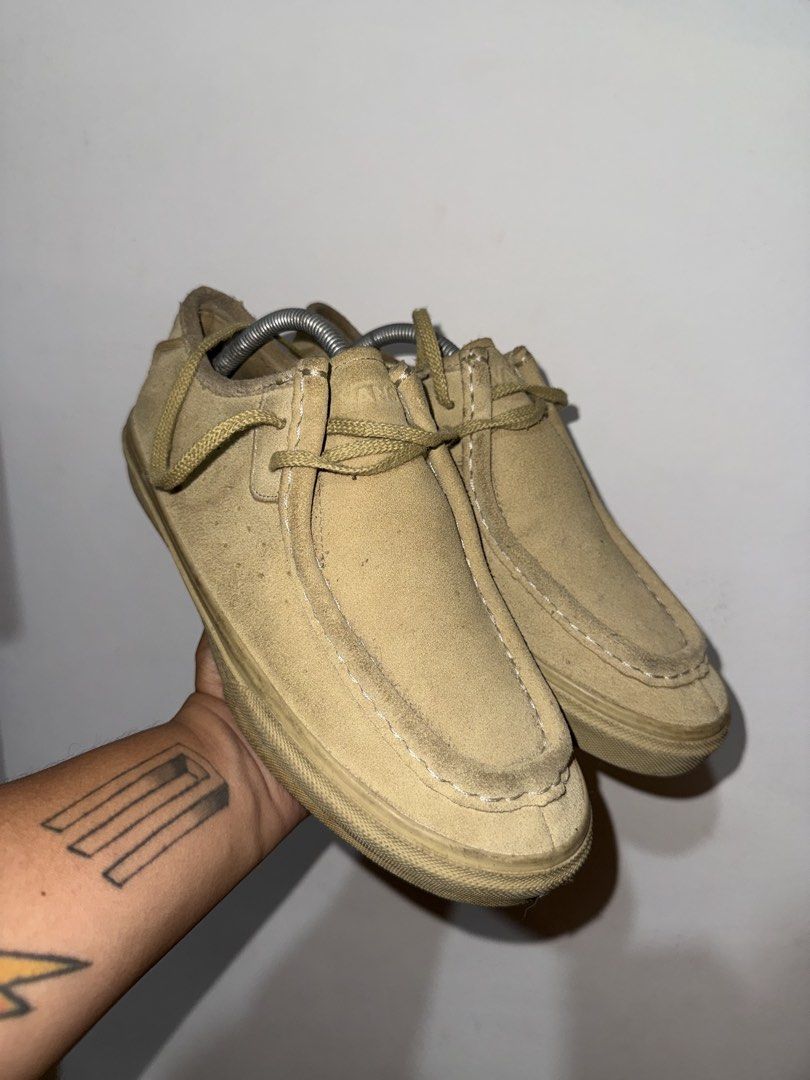 Vans Carver low (Category: Casual Shoes) located in Manila. Submitted by mcrns628 (Listing ID 1466124966, Image 1). Description: Vans carver low Size 9 Bought in japan Used. No Box..