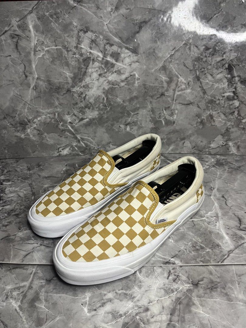 VANS VAULT (Category: Sneakers) located in Manila. Submitted by labuntogra93349 (Listing ID 1466078790, Image 3). Description: 7 US MEN 39 EUR.