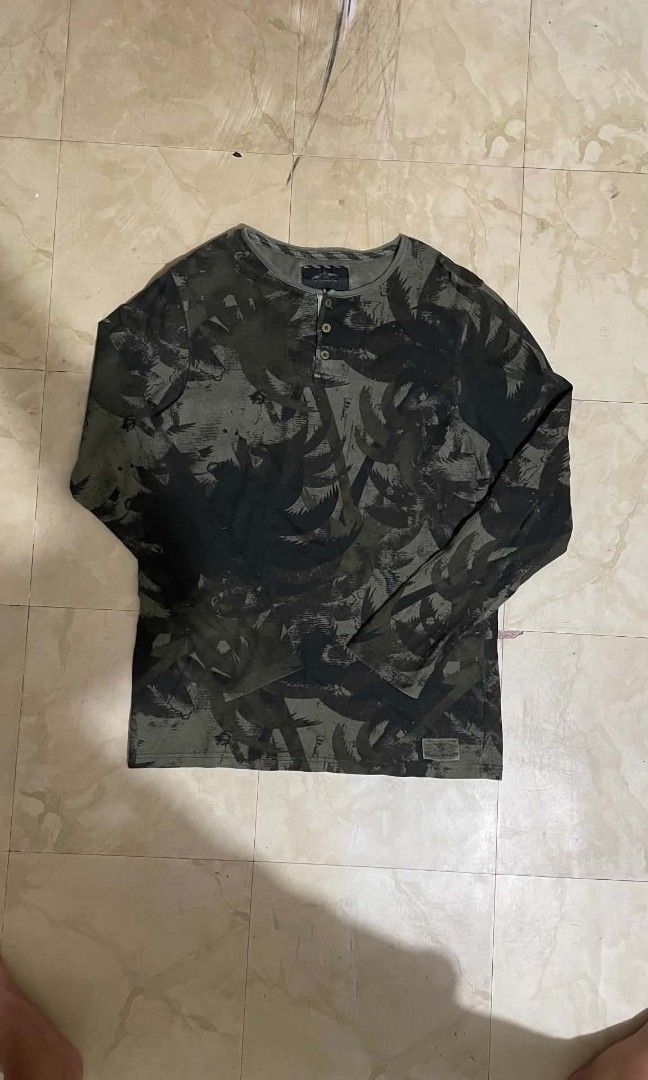 Vans y2k henley (Category: Activewear) located in Manila. Submitted by partidothrift (Listing ID 1466120389, Image 1). Description: .