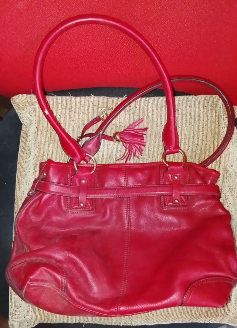 Women's Shoulder Bag (Category: Shoulder Bags) located in Quezon City. Submitted by realasset (Listing ID 1466017351, Image 1). Description: For sale Etienne Aignier shoulder bag Padala from US, brand new Php 1,200 you can buy individually or buy all 7 bags for only Php 4k.
